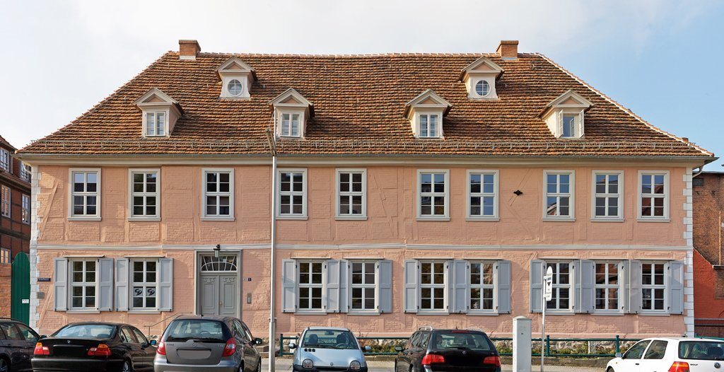 Das historische Fachwerkhaus der Praxis am Schelfmarkt 1 in Schwerin